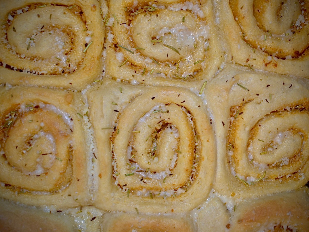 Garlic Herb Swirl Sourdough&nbsp;Rolls
