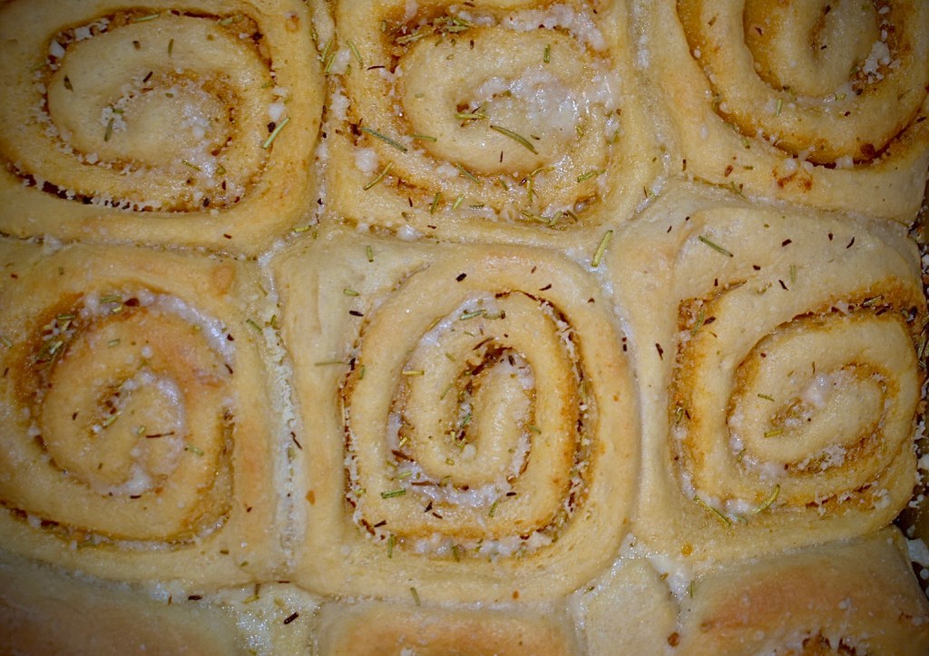 Garlic Herb Swirl Sourdough&nbsp;Rolls